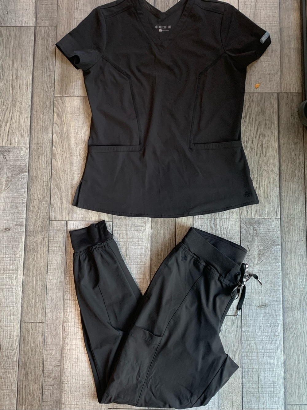Med Couture Black Women's Scrub Top & Jogger Pants Set